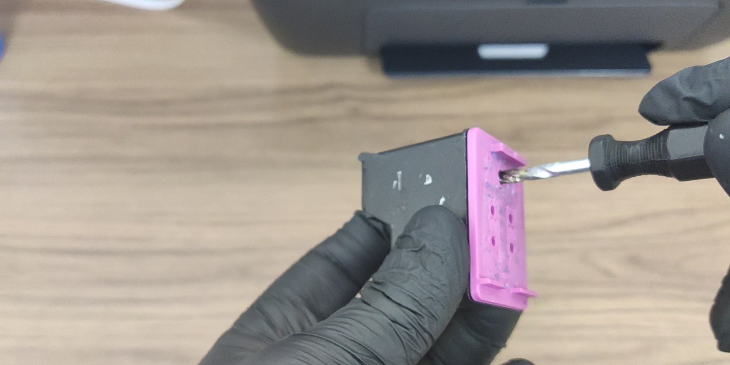tecnico furando cartucho hp para instalar bulk na hp deskejet